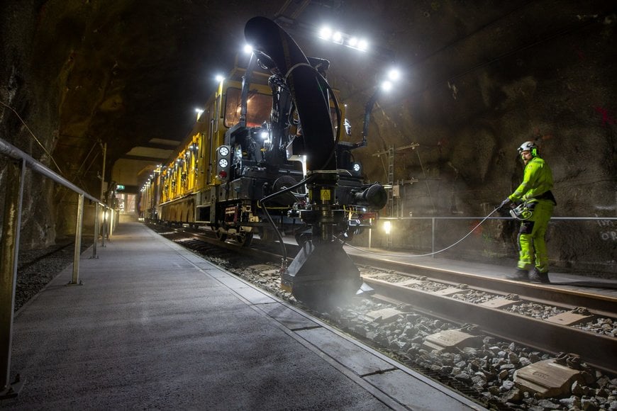 The world’s largest battery-powered railway maintenance machine, in its most advantageous environment